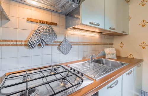 Cutigliano Apartment | Cosy apartment for 4 guests with WIFI, pool, TV and pets allowed