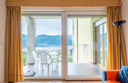 Germignaga Apartment | Cosy apartment for 4 guests with WIFI, pool, TV and terrace