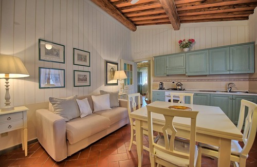 Montespertoli Apartment | Cosy apartment for 4 people with A/C, WIFI, pool and TV