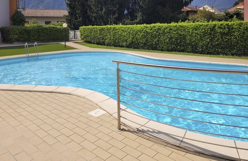 Brolo Apartment | Cosy apartment for 5 people with pool, WIFI, TV, terrace and pets allowed