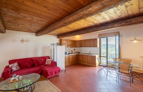 Montebonello Apartment | Cosy apartment for 6 people with WIFI, A/C, pool, TV, pets allowed, panoramic view and parking