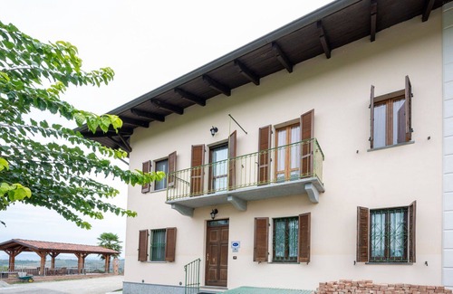 Portacomaro Apartment | Cosy apartment for 6 guests with pool, WIFI, A/C, TV, terrace, pets allowed and panoramic view