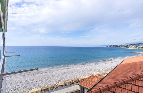 Riva Ligure Apartment | Cosy apartment for 4 people with WIFI, TV, balcony and parking