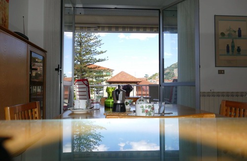Riva Ligure Apartment | Cosy apartment for 4 guests with WIFI, balcony and parking