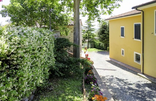 Santa Luce Apartment | Cosy apartment for 6 guests with pool, WIFI, TV, terrace, pets allowed and parking