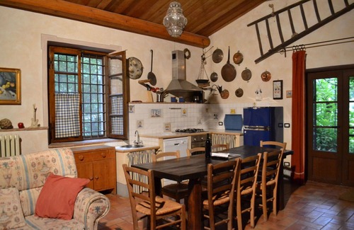 Monteleone d'Orvieto Apartment | Cosy apartment for 8 people with pool, WIFI, TV and parking