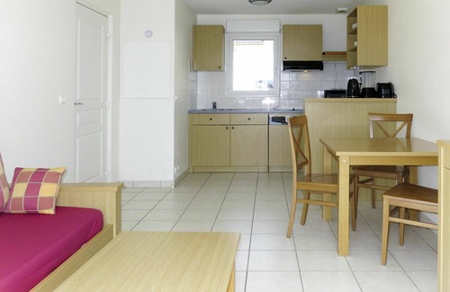 Azay-le-Rideau House | Cosy apartment in villa for 4 people with pool, WIFI, TV, terrace and pets allowed
