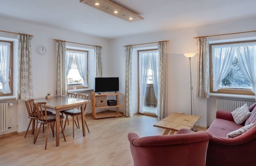 Ramsau Apartment | Cosy Apartment “Hoher Göll” with Mountain View, Wi-Fi & Balcony; Parking Available, Pets Allowed