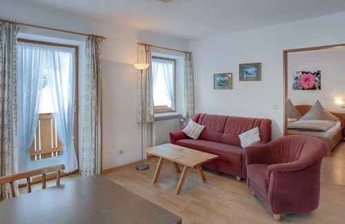 Ramsau Apartment | Cosy Apartment “Hoher Göll” with Mountain View, Wi-Fi & Balcony; Parking Available, Pets Allowed