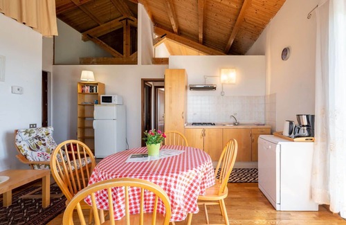 Azzano d'Asti Villa | Cosy apartment in villa for 4 guests with WIFI, pool, terrace, pets allowed and parking