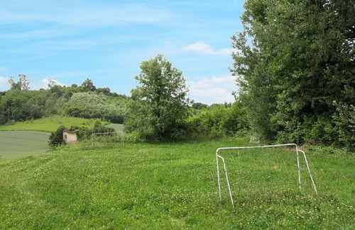 Azzano d'Asti Villa | Cosy apartment in villa for 4 guests with WIFI, pool, terrace, pets allowed and parking