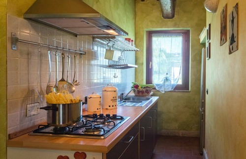 Montefiascone Villa | Cosy apartment in villa with pool, WIFI, TV, patio, pets allowed, panoramic view and parking