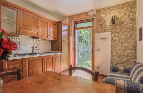 Monteriggioni Villa | Cosy apartment in villa for 3 people with WIFI, pool, TV, patio and pets allowed