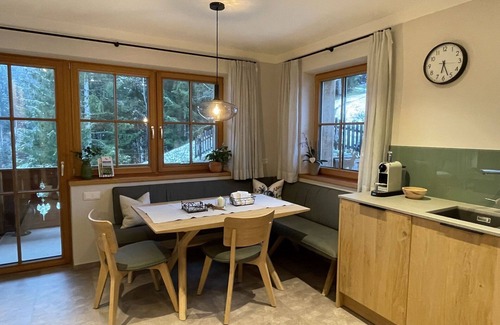 Auffach Villa | Cosy apartment in villa for 4 guests with WIFI, TV and patio