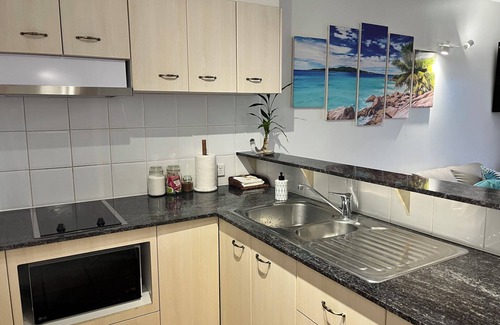 Cairns Central Business District Apartment | Cosy apartment in the heart of Cairns .Free parking.