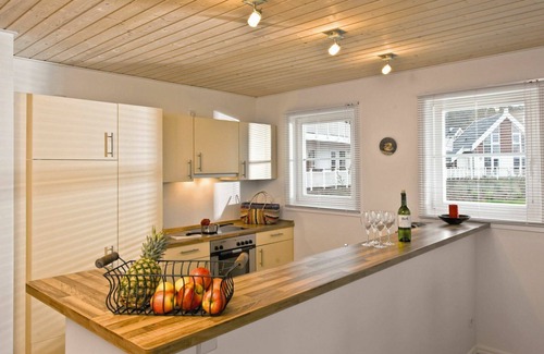 Bad Saarow House | Cosy apartment in villa for 6 guests with hot tub, internet, TV, terrace and pets allowed