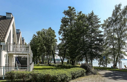 Bad Saarow House | Cosy apartment in villa for 6 guests with hot tub, internet, TV, terrace and pets allowed