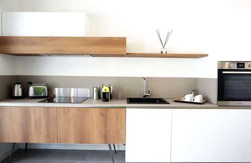 Laureto Villa | Cosy apartment in villa for 4 guests with WIFI, A/C, hot tub, TV and veranda, close to Alberobello