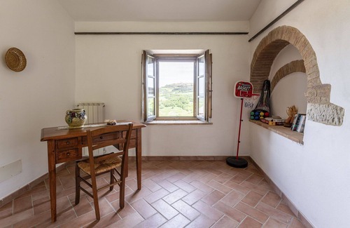 Radicondoli Villa | Cosy apartment in villa for 4 guests with WIFI, pool, panoramic view and parking
