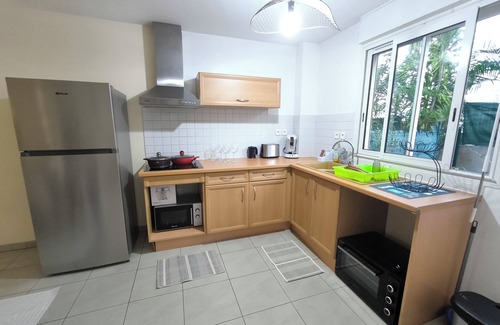 Saint-Denis Apartment | Cosy apartment in residence in the center of St Denis