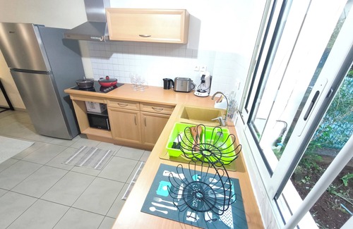 Saint-Denis Apartment | Cosy apartment in residence in the center of St Denis