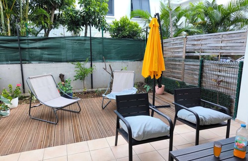 Saint-Denis Apartment | Cosy apartment in residence in the center of St Denis