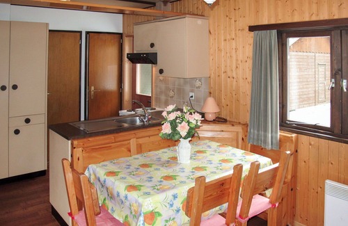 Saas-Balen House | Cosy apartment in villa for 4 people with WIFI, TV, patio and pets allowed