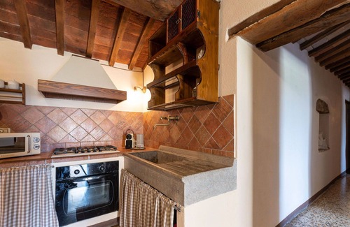 Poggi del Sasso Villa | Cosy apartment in villa for 5 guests with A/C, WIFI, pool, TV, patio, pets allowed and parking