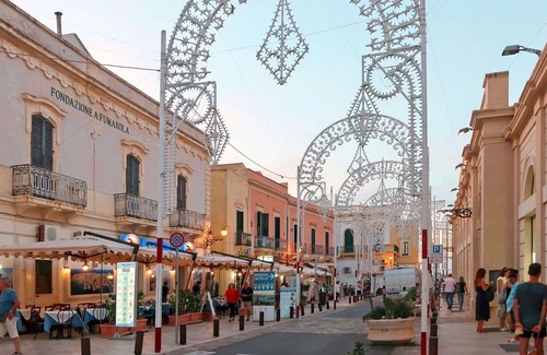 Pizzo Villa | Cosy apartment in villa for 8 people with WIFI, pool, A/C, TV, patio and pets allowed