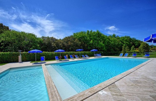 Montaione Villa | Cosy apartment in villa with pool, A/C, WIFI, TV, veranda and panoramic view, close to San Gimig.