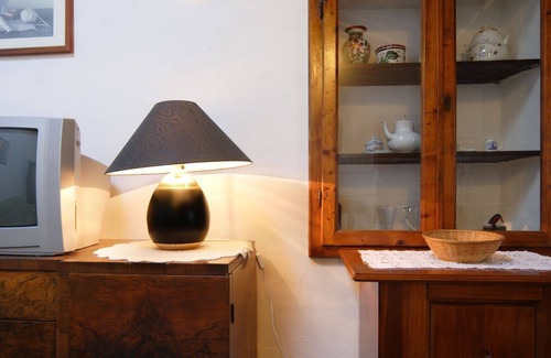 Poggiarello Villa | Cosy apartment in villa with pool, WIFI, TV, patio and panoramic view, close to San Gimignano