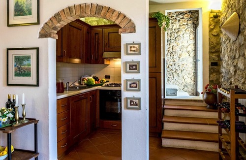 Simignano House | Cosy apartment in villa with WIFI, A/C, pool, terrace, pets allowed, panoramic view and parking