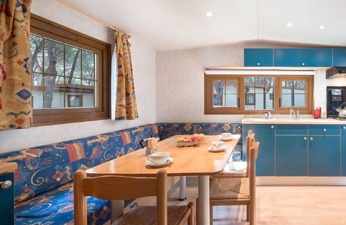 Cavallino-Treporti House | Cosy apartment in villa for 4 guests with WIFI, A/C, pool, TV, patio and pets allowed