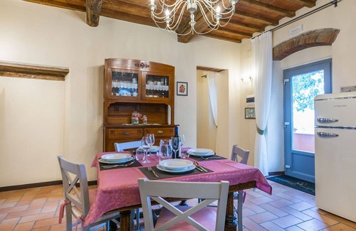 Castagneto Carducci Villa | Cosy apartment in villa for 4 people with WIFI, pool, A/C, TV, pets allowed and parking