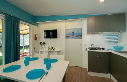 Sirmione House | Cosy apartment in villa for 5 guests with A/C, pool, WIFI, TV, patio and pets allowed