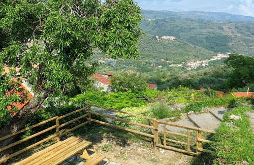 Valloria House | Cosy apartment in villa for 4 people with WIFI, TV, patio and pets allowed