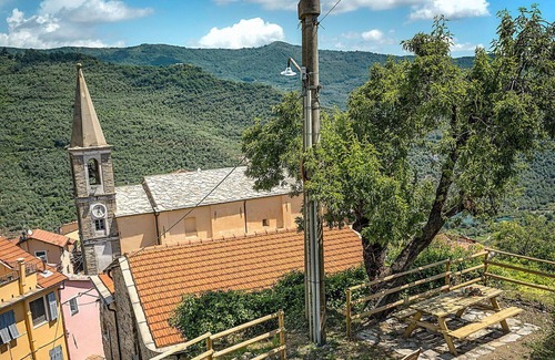 Valloria House | Cosy apartment in villa for 4 people with WIFI, TV, patio and pets allowed