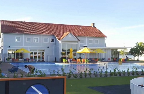 Municipality of Nunspeet House | Cosy apartment in villa for 4 people with WIFI, pool, TV, terrace and parking