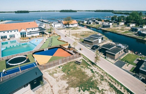 Municipality of Nunspeet House | Cosy apartment in villa for 4 people with WIFI, pool, TV, terrace and parking