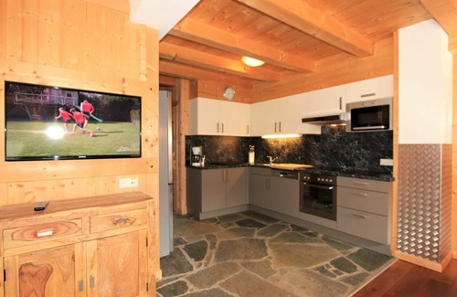 Juns House | Cosy apartment in villa for 9 people with WIFI, TV and terrace