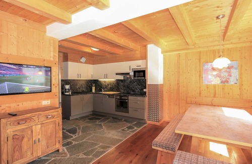 Juns House | Cosy apartment in villa for 9 people with WIFI, TV and terrace