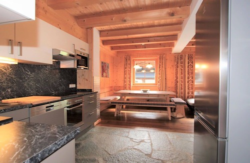 Juns House | Cosy apartment in villa for 9 people with WIFI, TV and terrace