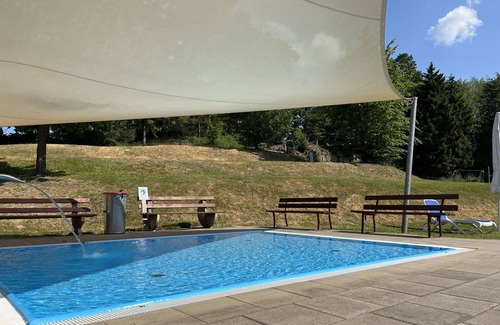 Bad Emstal House | Cosy apartment in villa for 4 guests with WIFI, pool, TV, terrace and pets allowed