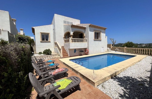 Costa Nova House | Cosy apartment in villa for 4 people with private pool, A/C, WIFI, TV and terrace