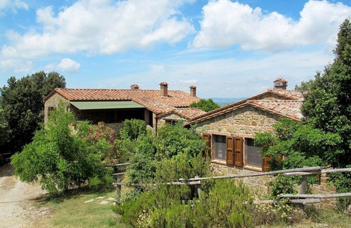 Paciano Villa | Cosy apartment in villa for 6 people with pool, WIFI, TV, terrace and pets allowed