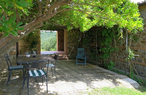 Paciano Villa | Cosy apartment in villa for 6 people with pool, WIFI, TV, terrace and pets allowed