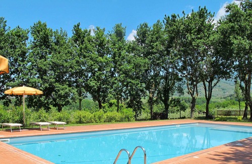 Pian di Sco House | Cosy apartment in villa for 6 people with WIFI, pool, TV, patio and parking