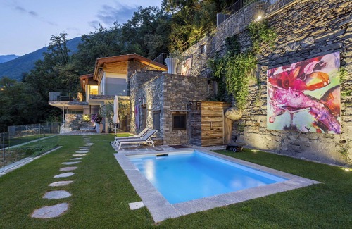 Ascona Villa | Cosy apartment in villa for 2 guests with A/C, pool, internet, TV, patio and panoramic view