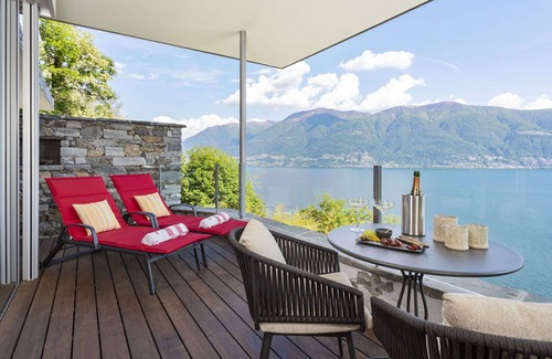 Ascona Villa | Cosy apartment in villa for 2 guests with A/C, pool, internet, TV, patio and panoramic view