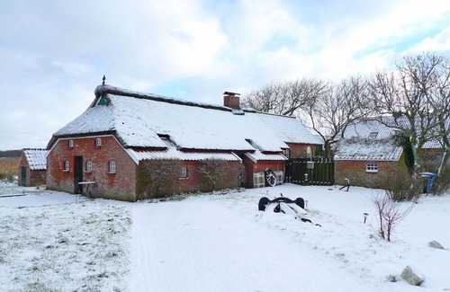 North Sea Coast House | Cosy apartment in villa with WIFI, TV, patio, pets allowed, panoramic view and parking